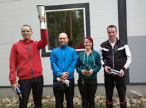 Tässä vielä voittajat palkintojen kera. Ikuisesti kiertävä pokaali matkaa siis jälleen kerran Halsualle. Löytyykö ensi vuonna tarpeeksi kovia haastajia Kaihianojan Kuohulle? 